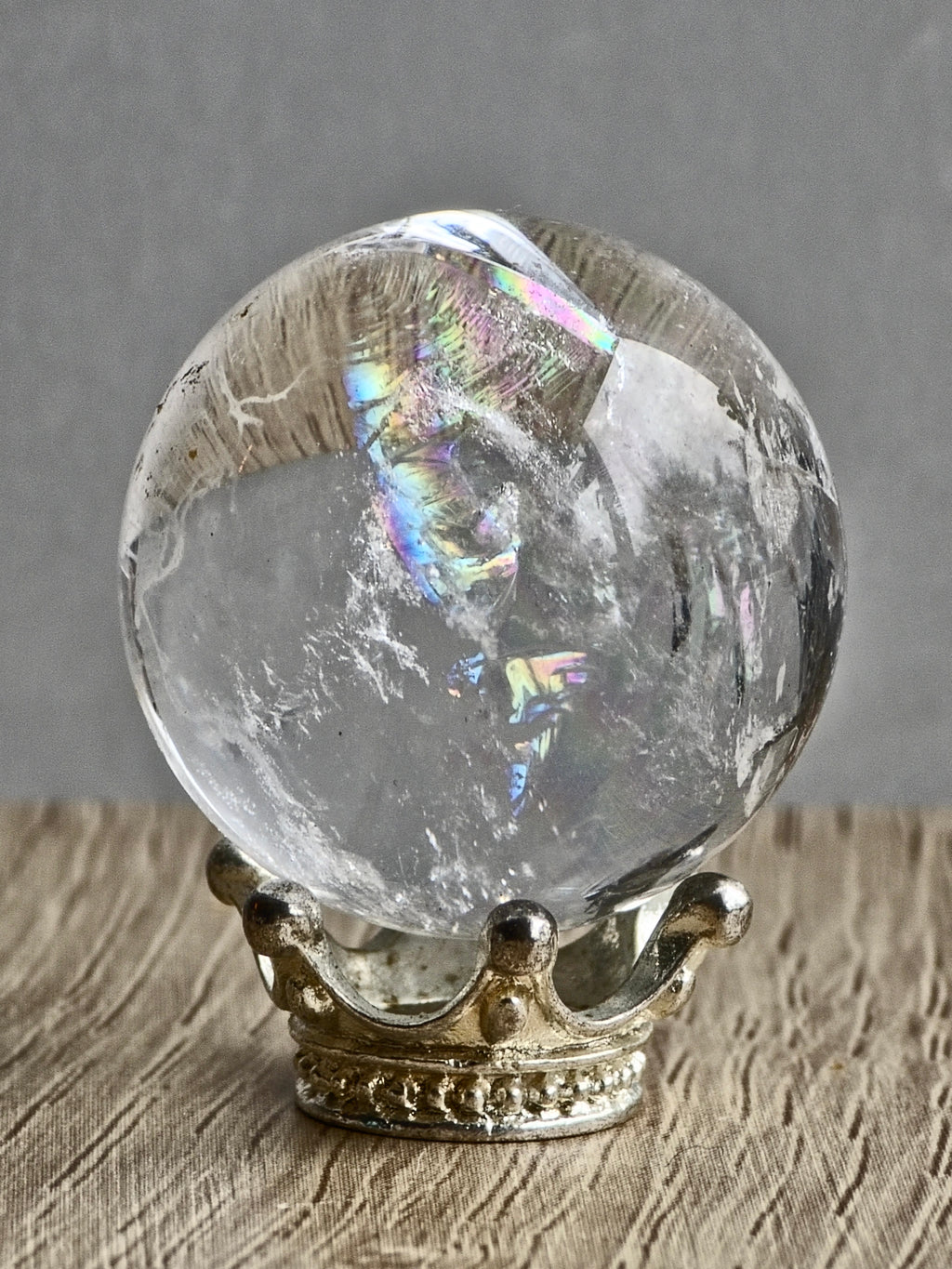 Quartz mini sphere with rainbow