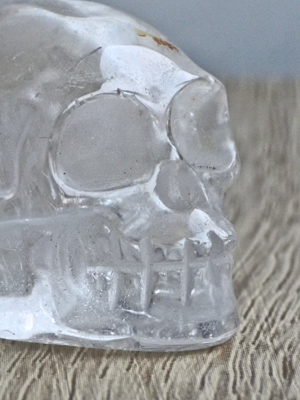 Quartz skull with iron inclusions