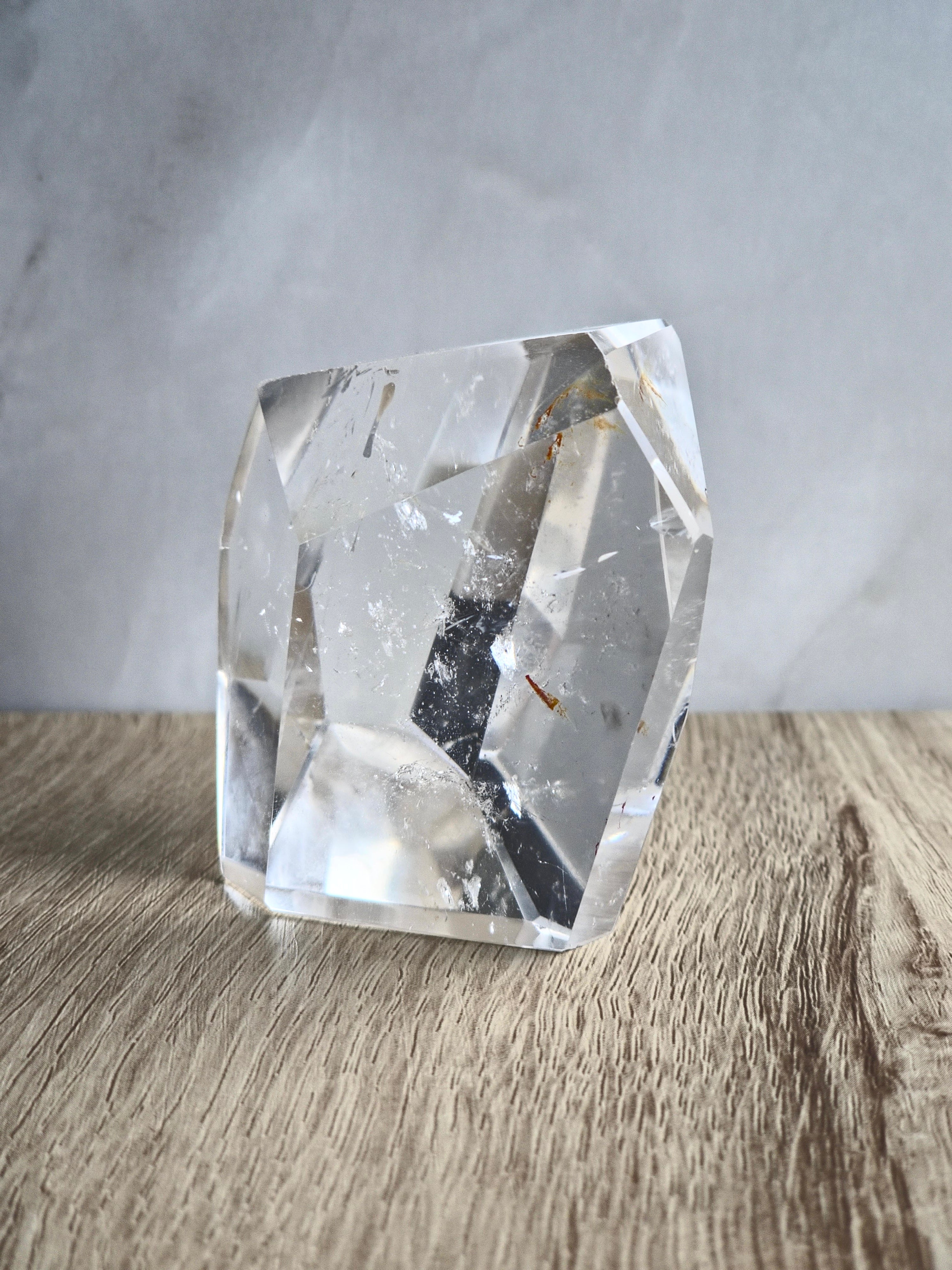 Quartz freeform with small iron inclusion
