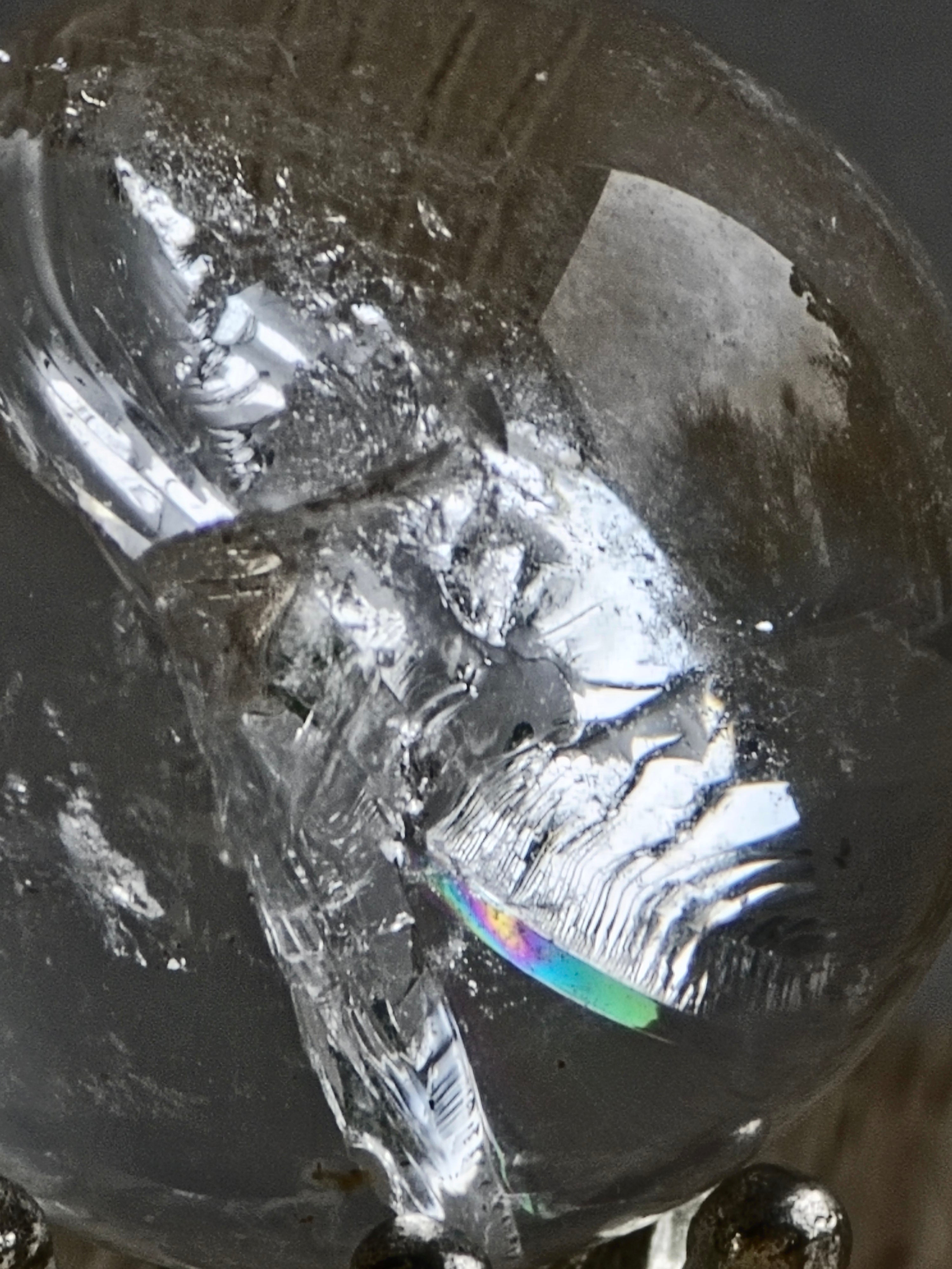 Quartz mini sphere with rainbow