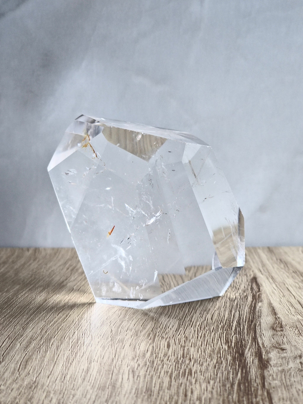 Quartz freeform with small iron inclusion
