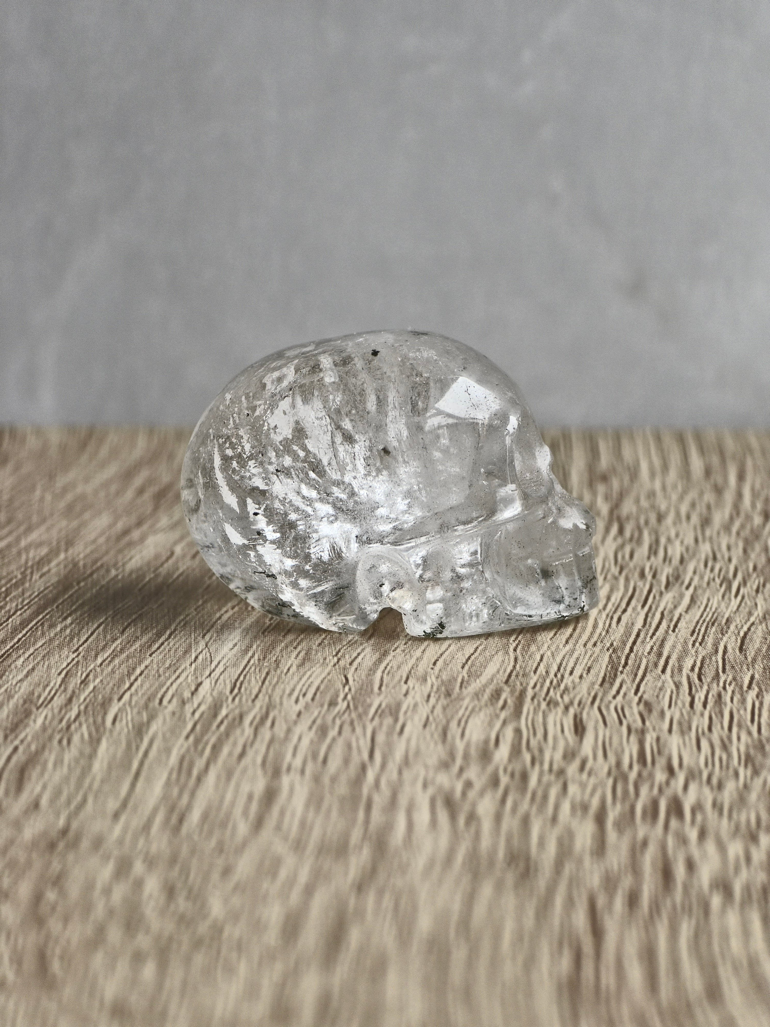 Quartz skull with chlorite inclusions