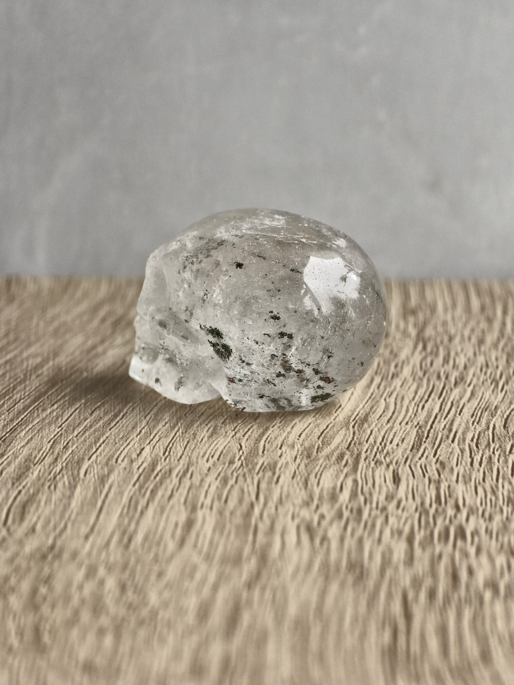 Quartz skull with chlorite inclusions