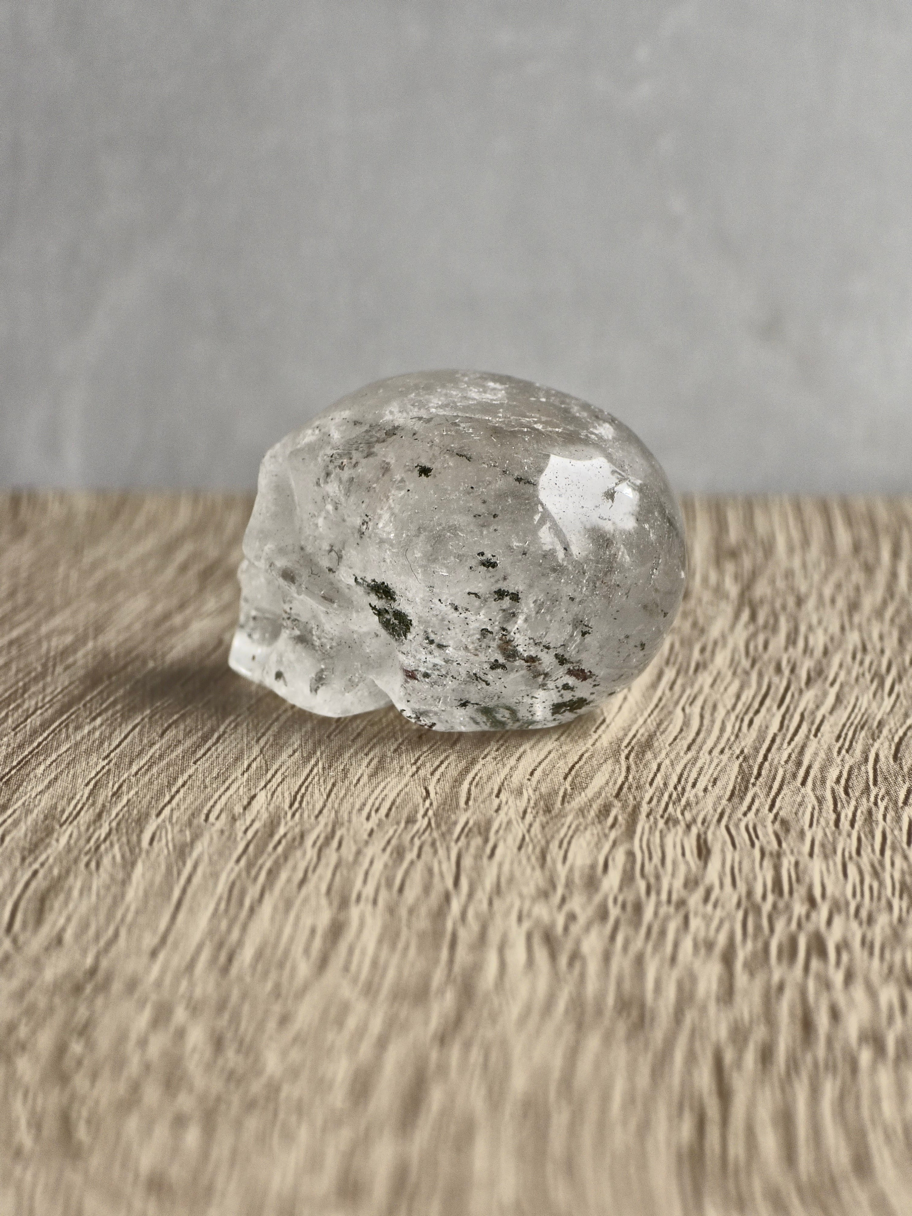 Quartz skull with chlorite inclusions