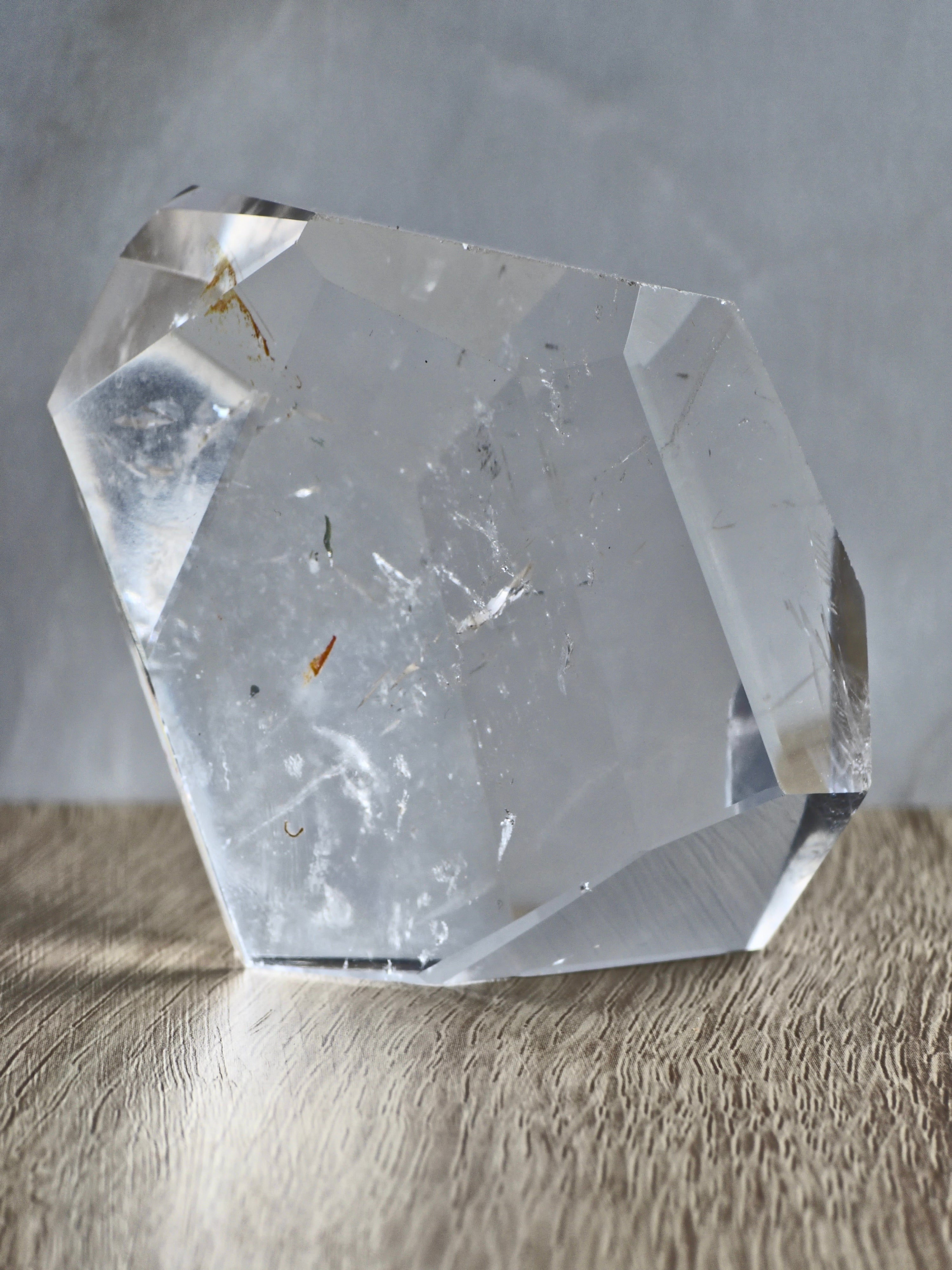 Quartz freeform with small iron inclusion