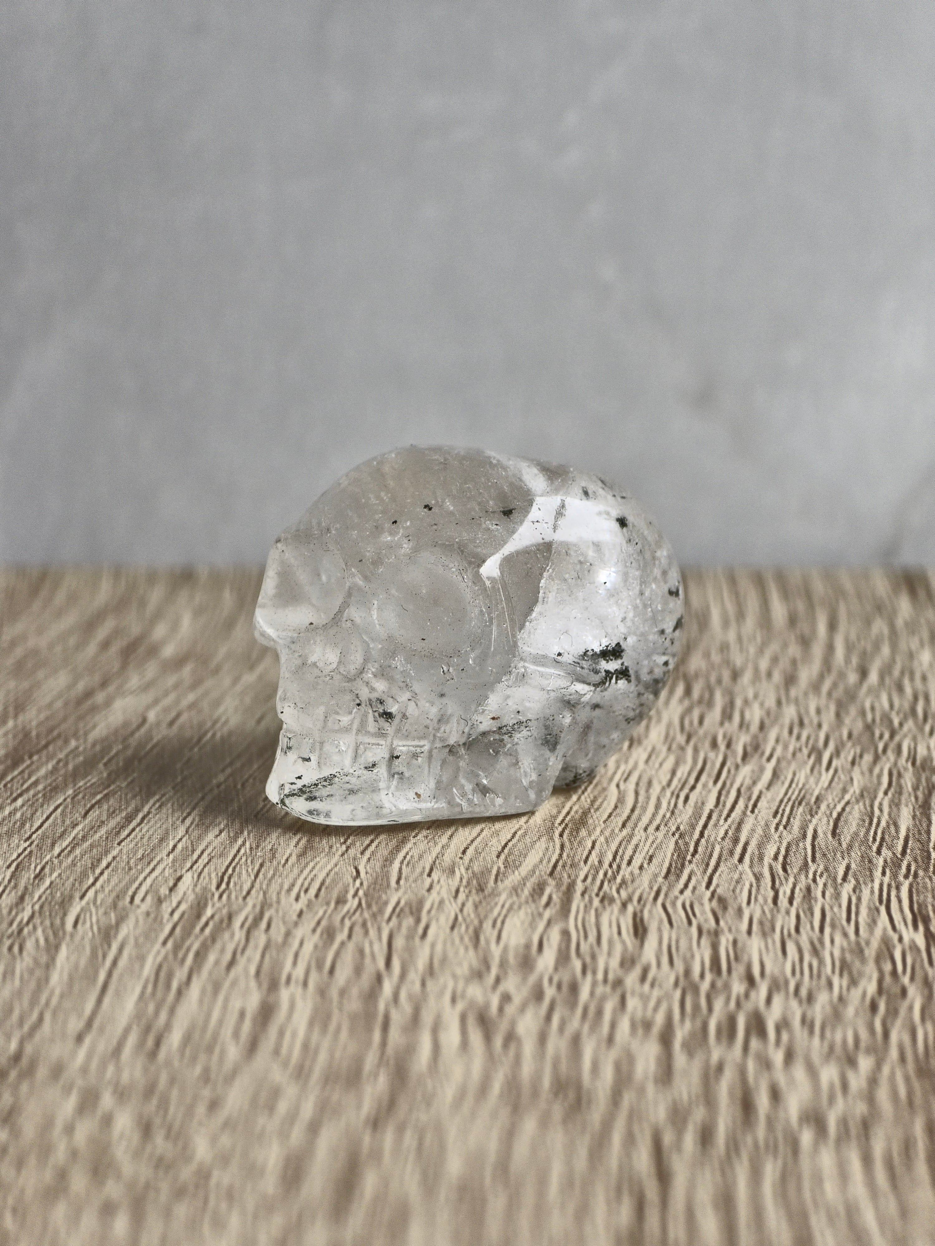 Quartz skull with chlorite inclusions