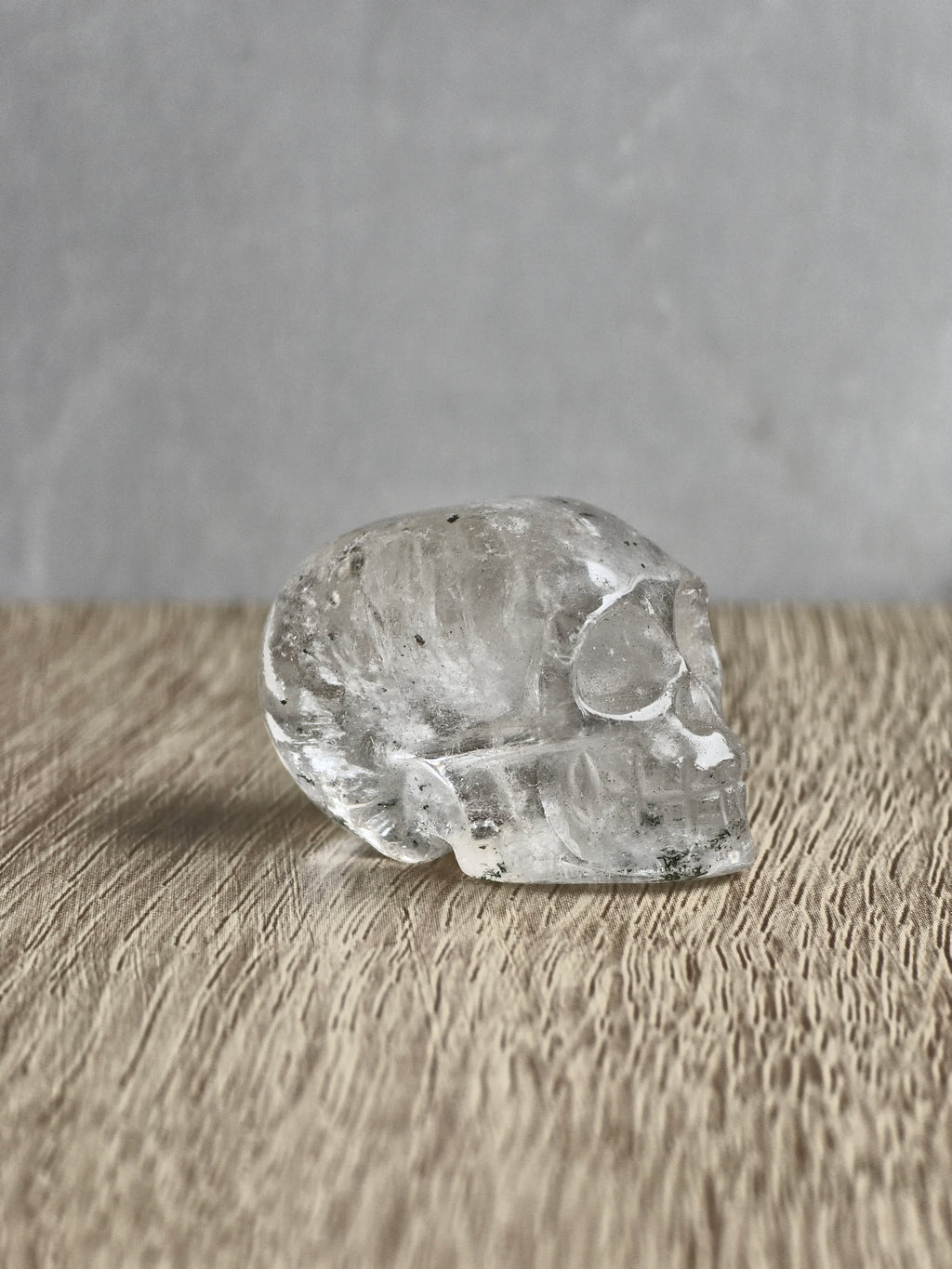 Quartz skull with chlorite inclusions