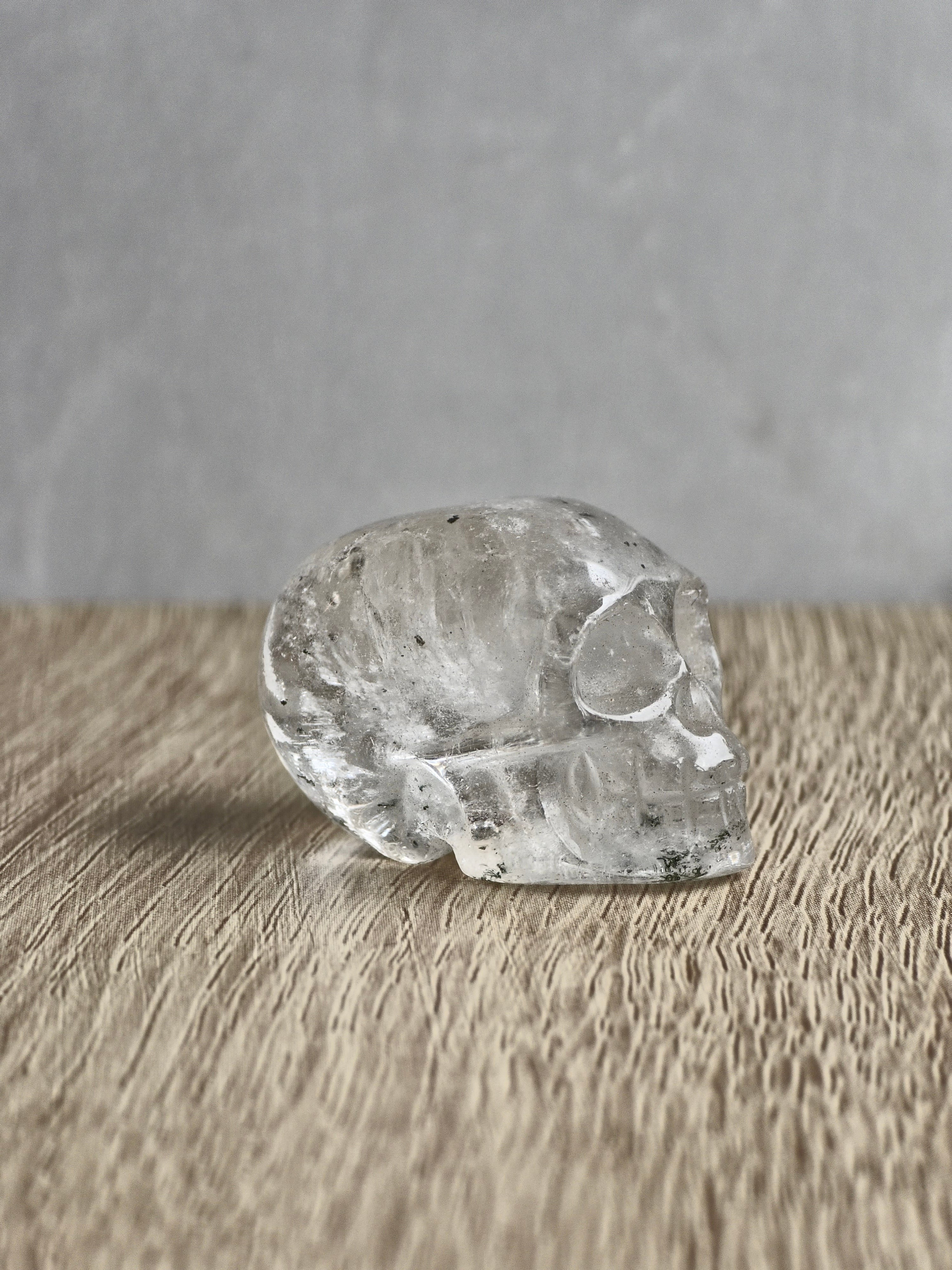 Quartz skull with chlorite inclusions