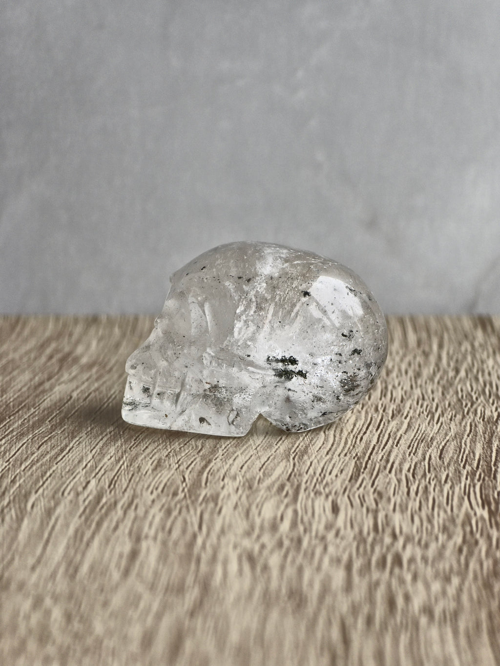 Quartz skull with chlorite inclusions
