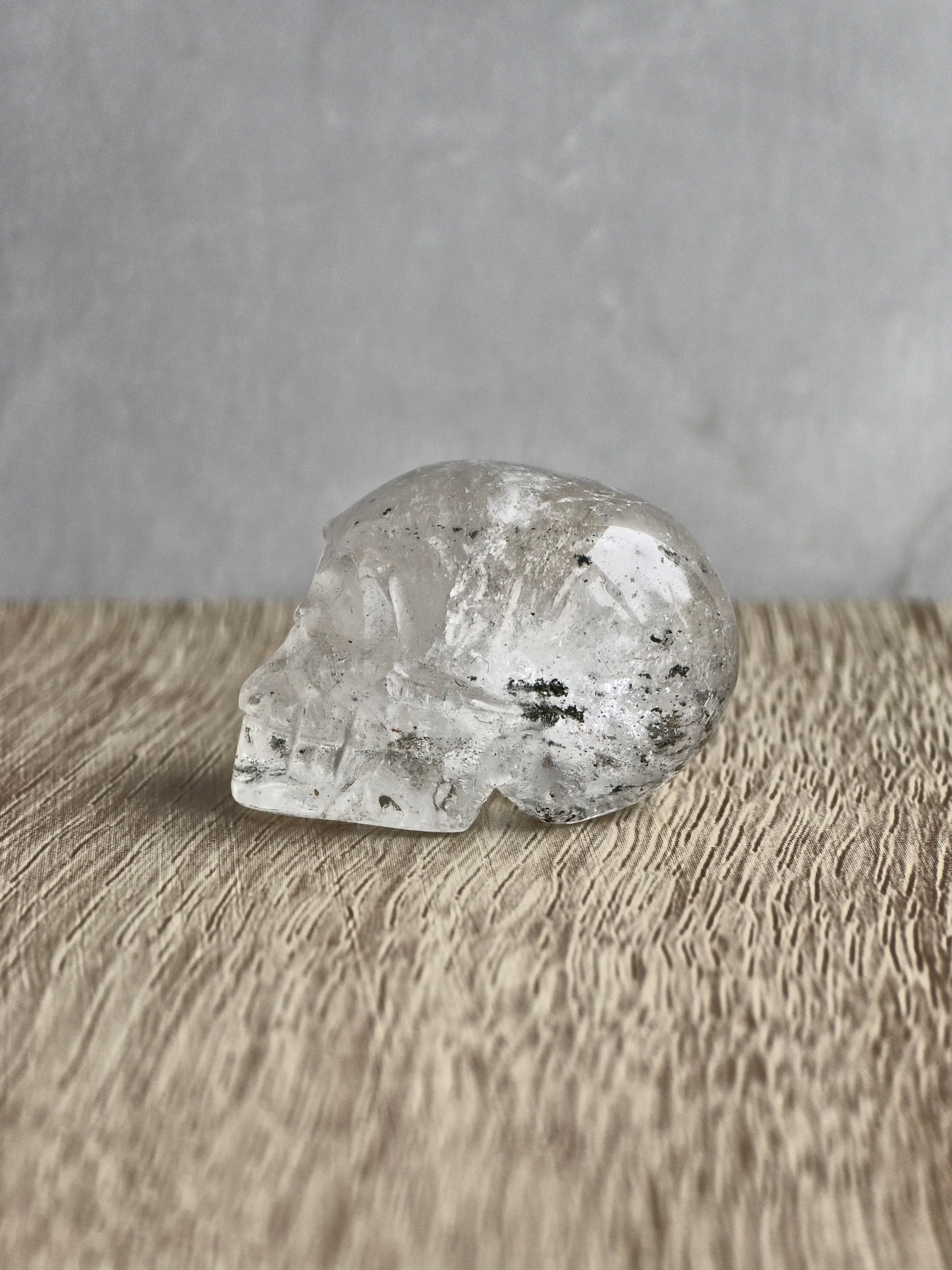 Quartz skull with chlorite inclusions