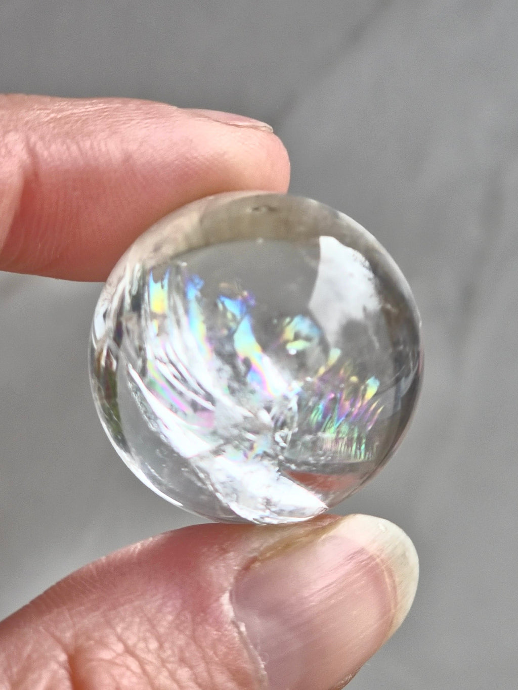Quartz mini sphere with rainbow