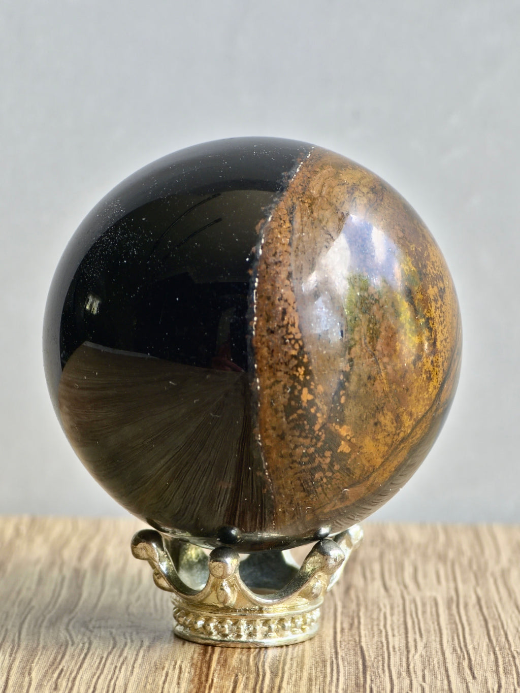 Blue Tiger’s Eye Sphere — Chatoyant Fibre Structure with Golden Core Feature