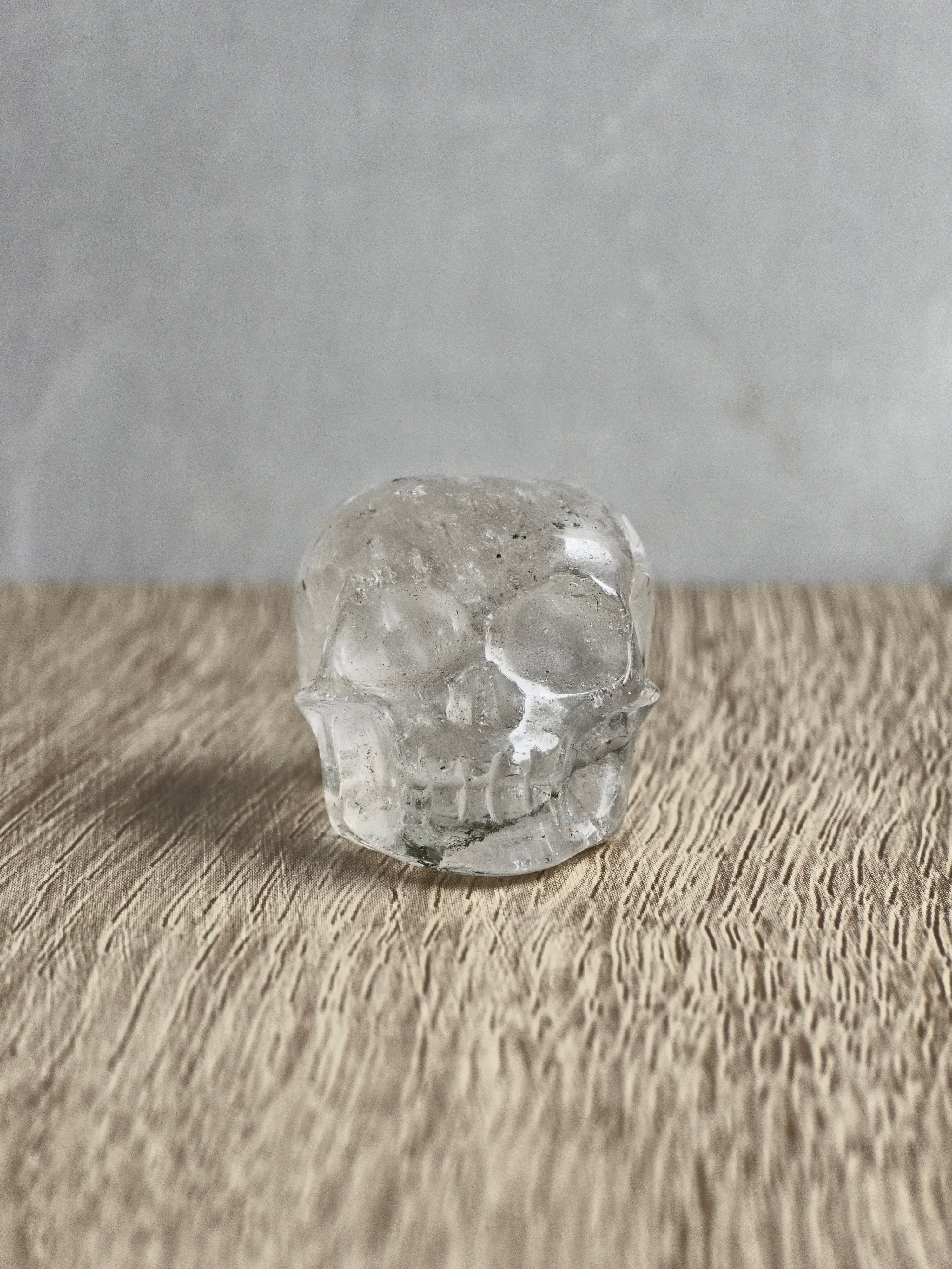Quartz skull with chlorite inclusions